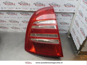 O177888 Gebruikte achterlicht links Skoda Superb