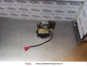 O177988 Gebruikte achterklep slotmechaniek Ford Galaxy
