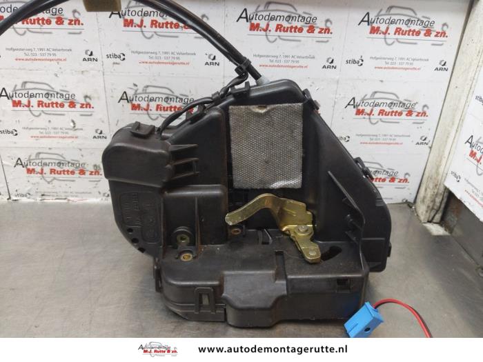 Gebruikte Deurslot Mechaniek 4Deurs links-achter Mercedes E-Klasse O178028