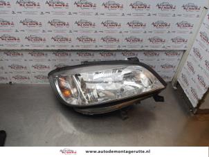 O178092 Gebruikte rechter koplamp Opel Zafira