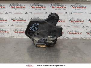 O178254 Gebruikte slotmechaniek portier 4deurs rechts-achter Toyota Avensis