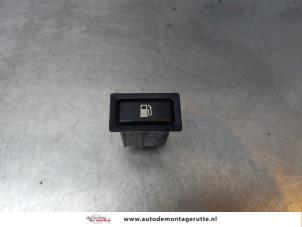 O178408 Gebruikte schakelaar tankklep Toyota Avensis