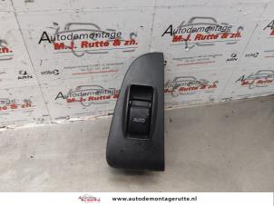 O178420 Gebruikte schakelaar elektrisch raam Toyota Avensis