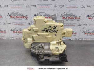 O178473 Gebruikte slotmechaniek portier 4deurs rechts-voor Volkswagen Passat