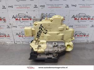 O178491 Gebruikte slotmechaniek portier 4deurs links-voor Volkswagen Passat