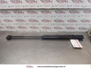 O178497 Gebruikte set gasdempers achterklep Kia Carens