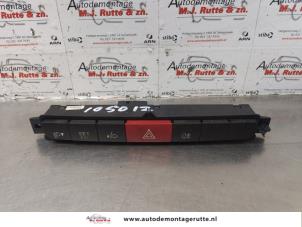 O178706 Gebruikte alarmlicht schakelaar Opel Combo