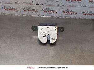 O178819 Gebruikte slotmechaniek achterklep Opel Corsa