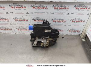 O178830 Gebruikte slotmechaniek portier 4deurs links-achter Skoda Fabia
