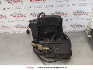 O178855 Gebruikte slotmechaniek portier 4deurs rechts-voor Mercedes C-Klasse