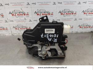 O178875 Gebruikte slotmechaniek portier 4deurs rechts-achter Volkswagen Touran