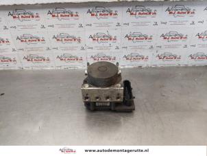 O178976 Gebruikte abs pomp Opel Corsa