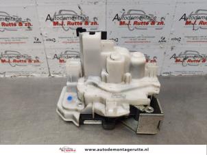 O179092 Gebruikte slotmechaniek portier 2deurs rechts Opel Combo