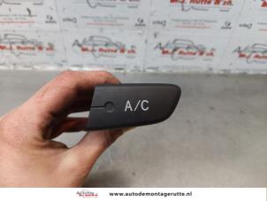 O179104 Gebruikte schakelaar airco Peugeot 107