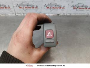 O179164 Gebruikte schakelaar paniekverlichting Nissan Micra