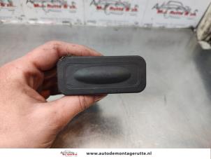 O179306 Gebruikte schakelaar achterklep Renault Megane