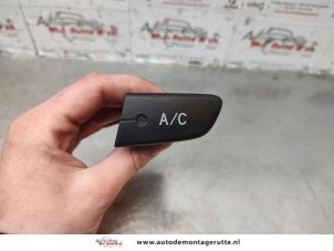 O179318 Gebruikte schakelaar airco Peugeot 107