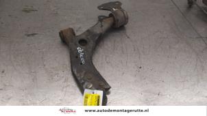 O179417 Gebruikte triangel links-voor Volvo V40
