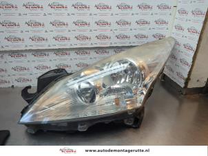 O179572 Gebruikte linker koplamp Peugeot 3008