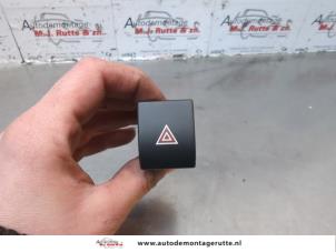 O179581 Gebruikte paniekverlichtings schakelaar Peugeot 3008