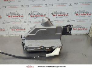 O179624 Gebruikte slotmechaniek portier 4deurs rechts-achter Peugeot 3008