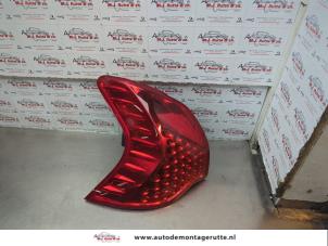 O179648 Gebruikte achterlicht links Peugeot 3008