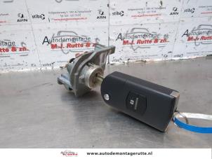 O179798 Gebruikte portierslot cilinder links Mazda 3.