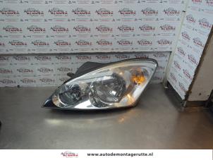 O179817 Gebruikte linker koplamp Kia Cee'D