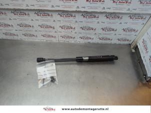 O179916 Gebruikte set gasdempers achterklep Kia Picanto