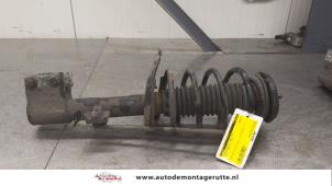O179955 Gebruikte schokdemperpoot links-voor Peugeot 3008