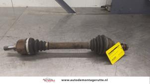 O179969 Gebruikte steekas links-voor Peugeot 3008