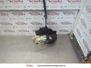 O180013 Gebruikte portierslot mechaniek 4deurs rechts-voor Kia Cee'D