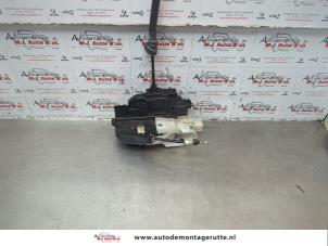 O180016 Gebruikte slotmechaniek portier 4deurs links-voor Kia Cee'D
