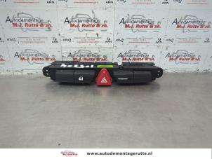 O180018 Gebruikte schakelaar paniekverlichting Kia Cee'D