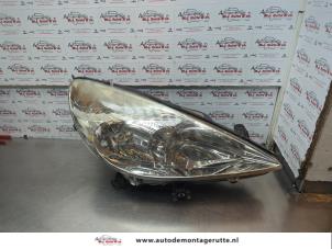 O180048 Gebruikte rechter koplamp Peugeot 607