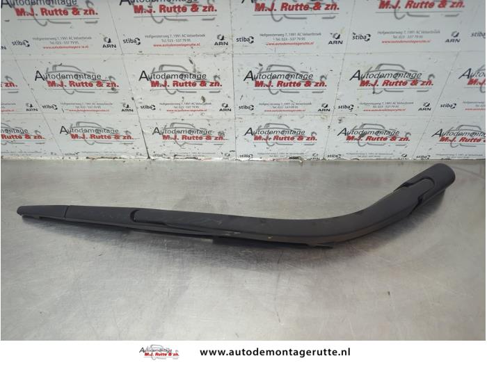Gebruikte Ruitenwisserarm achter Peugeot 107 O180068