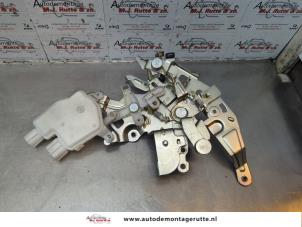 O180076 Gebruikte schuifdeur slotmechaniek rechts Nissan NV200