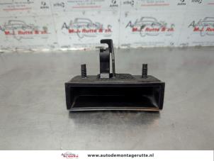 O180078 Gebruikte greep achterdeur bus-bestel Nissan NV200