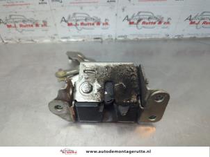 O180080 Gebruikte schuifdeur slotmechaniek rechts Nissan NV200