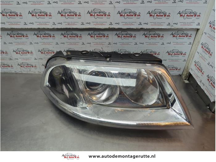 Gebruikte Koplamp rechts Volkswagen Passat O180172