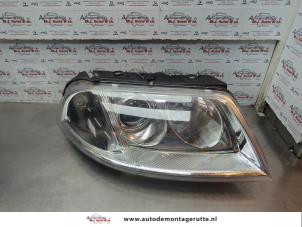 O180172 Gebruikte rechter koplamp Volkswagen Passat