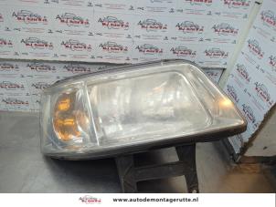 O180175 Gebruikte rechter koplamp Volkswagen Transporter