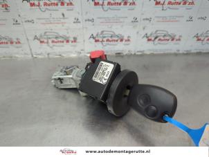 O180193 Gebruikte sleutel+contactslot Renault Twingo