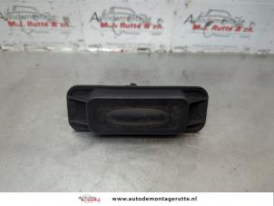 O180194 Gebruikte schakelaar achterklep Renault Twingo