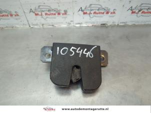 O180195 Gebruikte slotmechaniek achterklep Volkswagen Passat