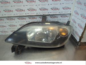 O180236 Gebruikte linker koplamp Mazda 2.