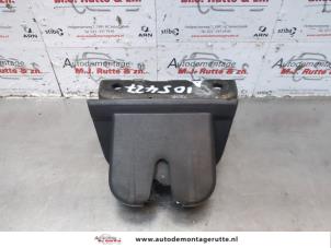 O180301 Gebruikte slotmechaniek achterklep Audi A6