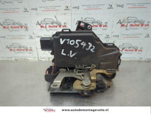O180320 Gebruikte slotmechaniek portier 4deurs links-voor Volkswagen Golf