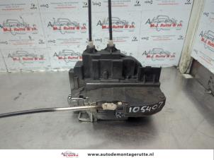 O180331 Gebruikte portierslot mechaniek 4deurs rechts-achter Nissan Murano