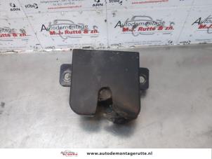 O180362 Gebruikte slotmechaniek achterklep Volkswagen Transporter